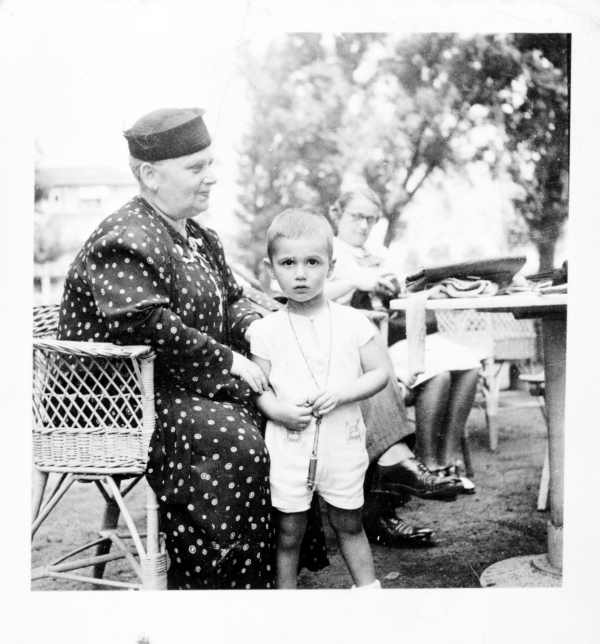 Frank Vajda, family, friends, and events of World War II [picture] / Elizabeth Gilliam.
