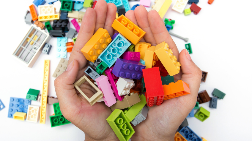 Coloured LEGO pieces