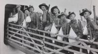 Men of the 6th Division AIF boarding a troopship, about 1940