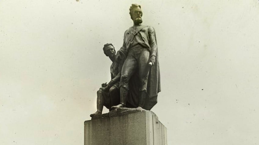 1890s black and white photo of statue of explorers Burke and Wills in Collins Street Melbourne
