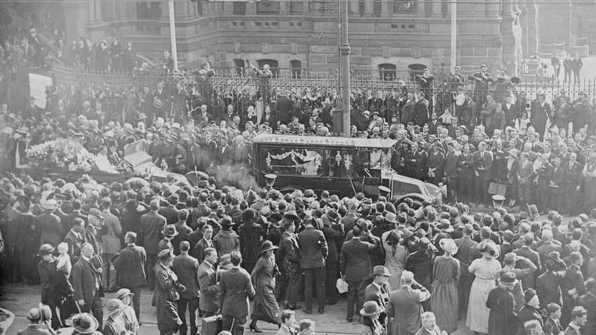 Henry Lawson's funeral, Sydney, 1922