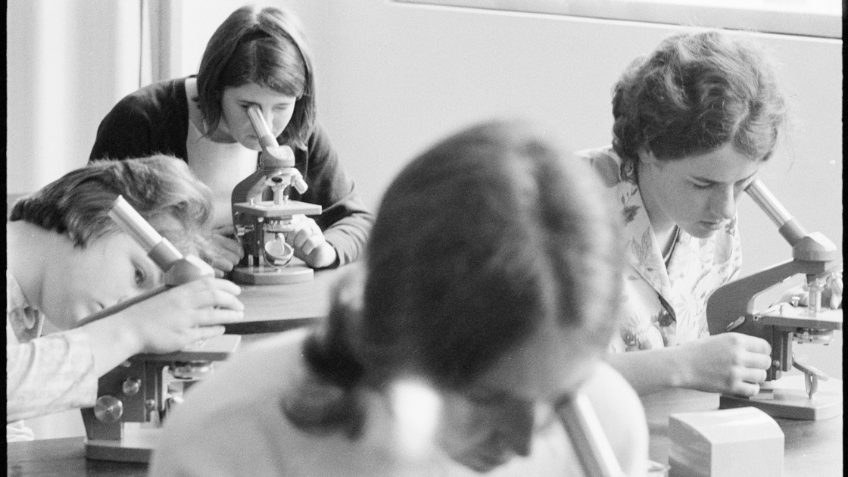 Black and white photo of young students in a science lab
